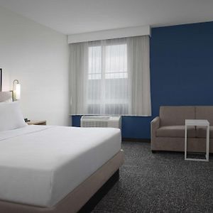 Camera con letto king size
