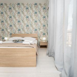 Central Room 128L